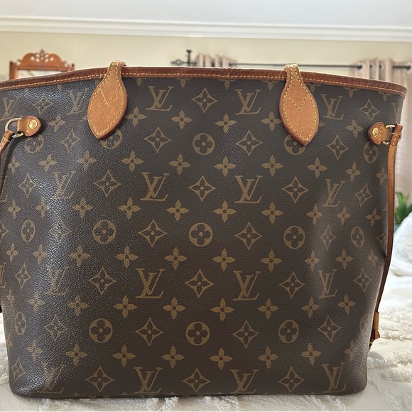 Gently used Louis Vuitton MM Neverfull - Picture 1 of 16
